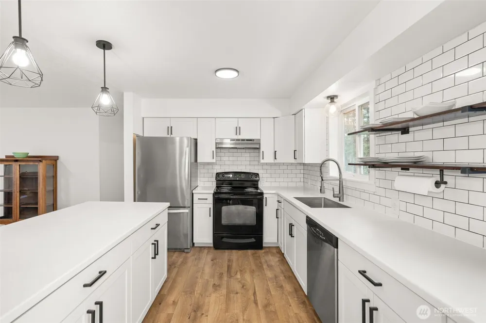 1346 W Third Street South Bend, WA 98586