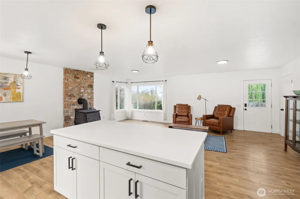 1346 W Third Street South Bend, WA 98586