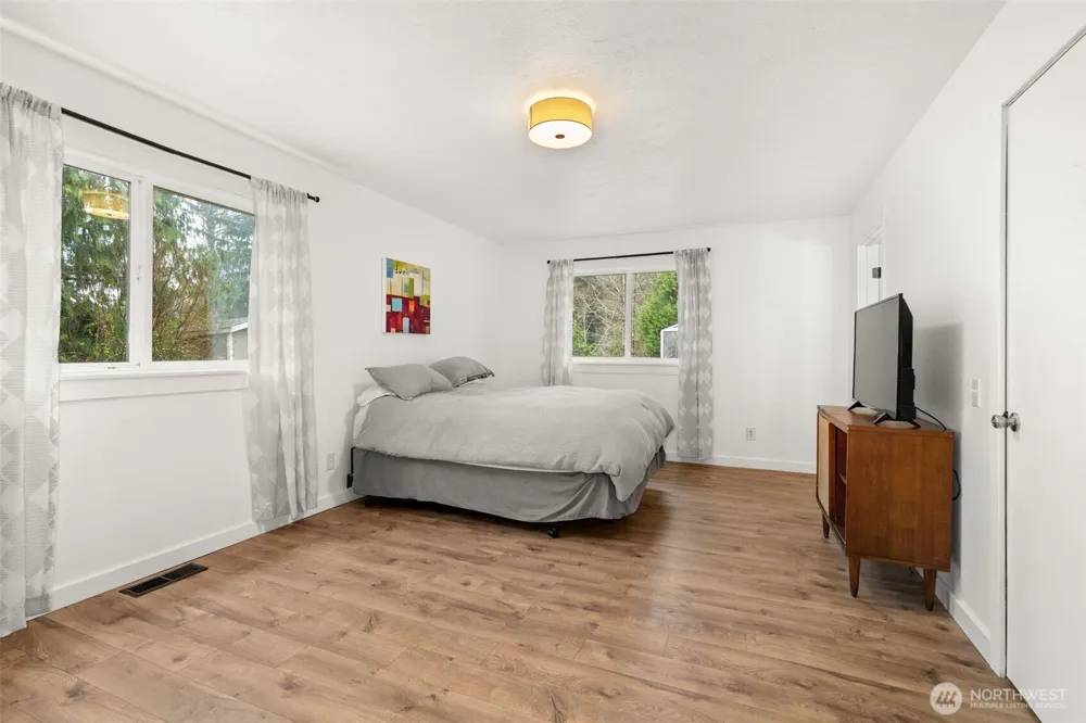 1346 W Third Street South Bend, WA 98586
