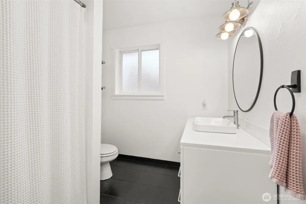 1346 W Third Street South Bend, WA 98586