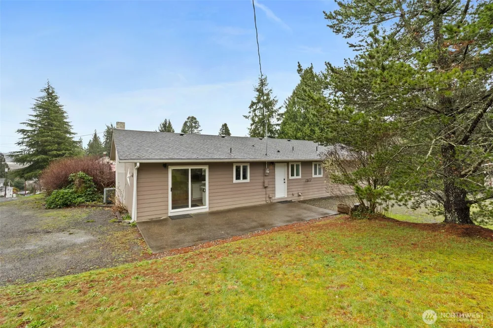 1346 W Third Street South Bend, WA 98586