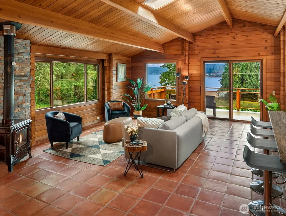 8121 SW 222nd Place Vashon, WA 98070