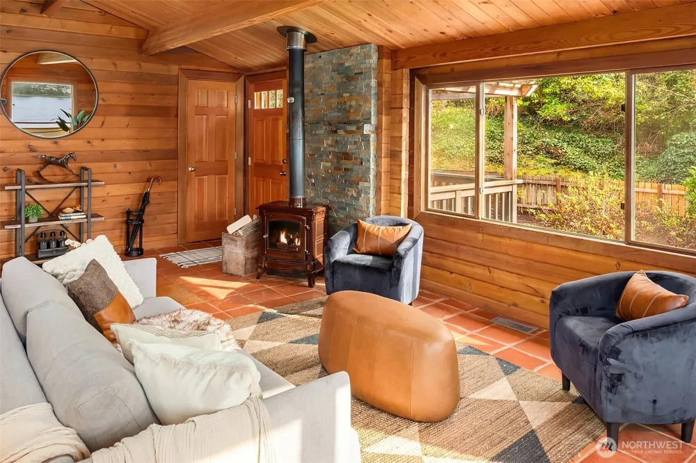8121 SW 222nd Place Vashon, WA 98070