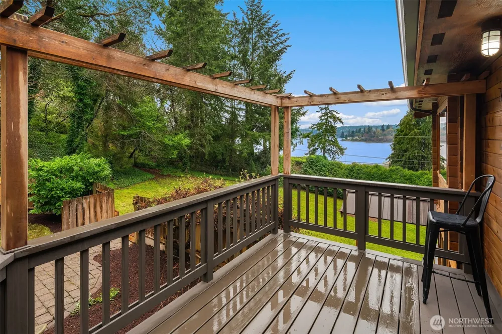 8121 SW 222nd Place Vashon, WA 98070