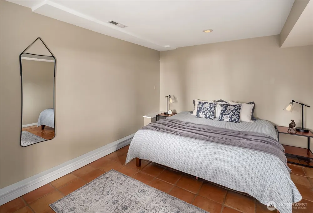 8121 SW 222nd Place Vashon, WA 98070