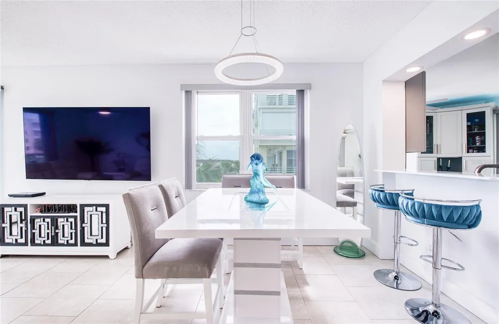 7979 SAILBOAT KEY BOULEVARD S #208 South Pasadena, FL 33707