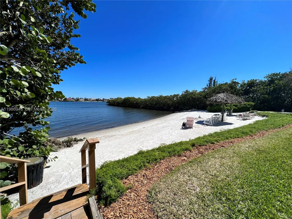 1000 Scotia Dr #101 Hypoluxo, FL 33462