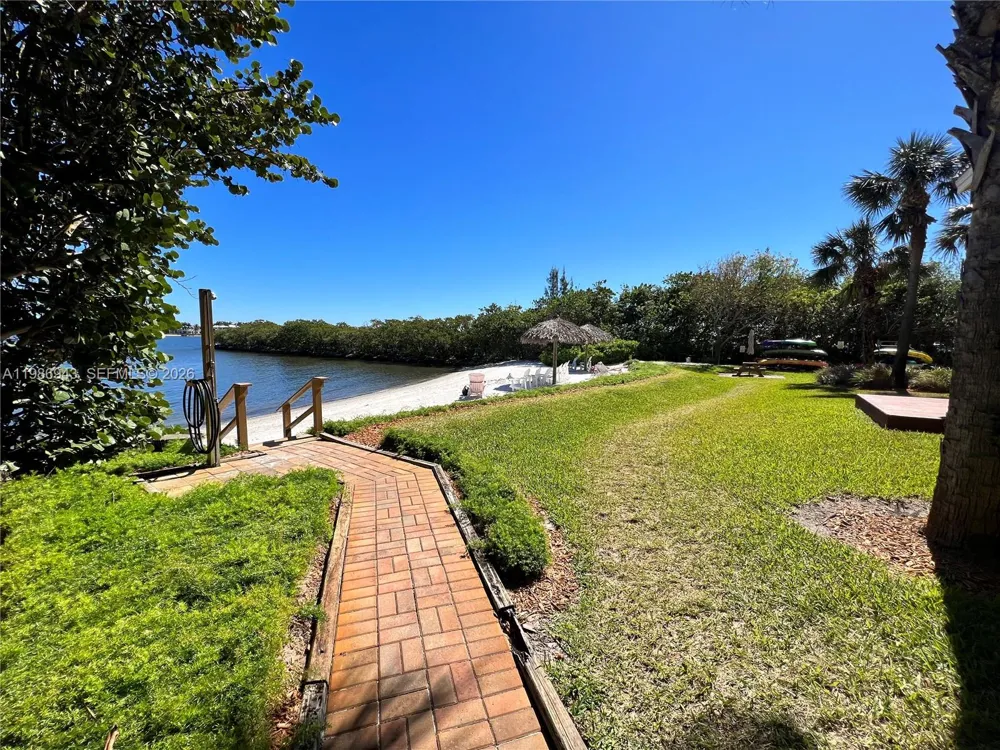 1000 Scotia Dr #101 Hypoluxo, FL 33462