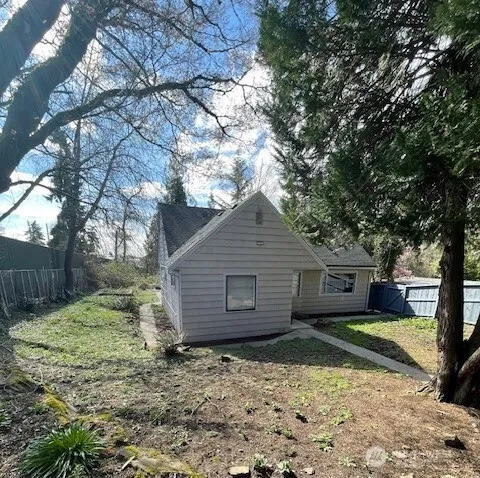 6221 S 129th Street Seattle, WA 98178