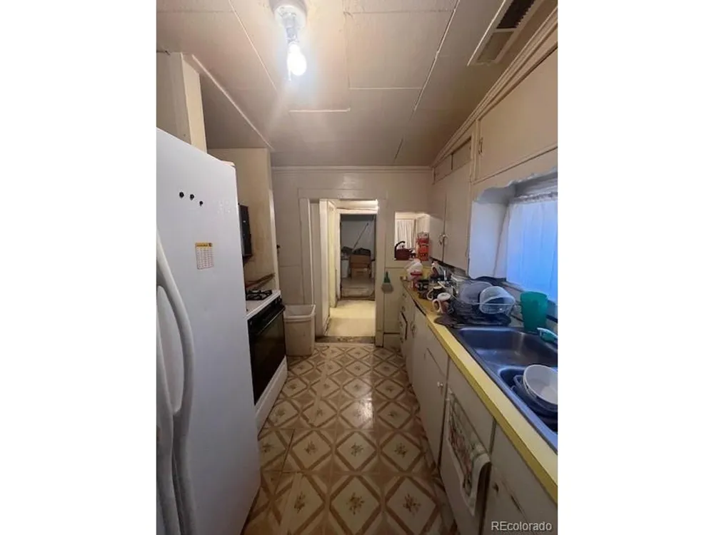 922 8th Street Alamosa, CO 81101
