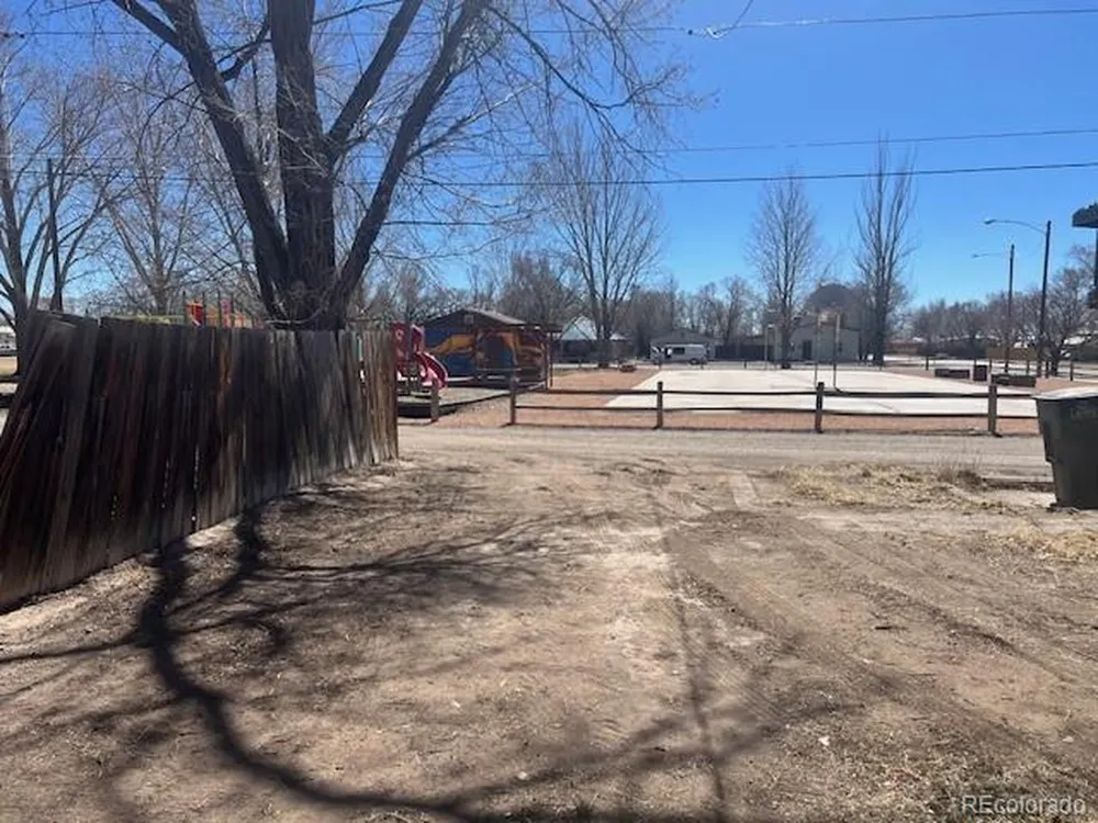 922 8th Street Alamosa, CO 81101