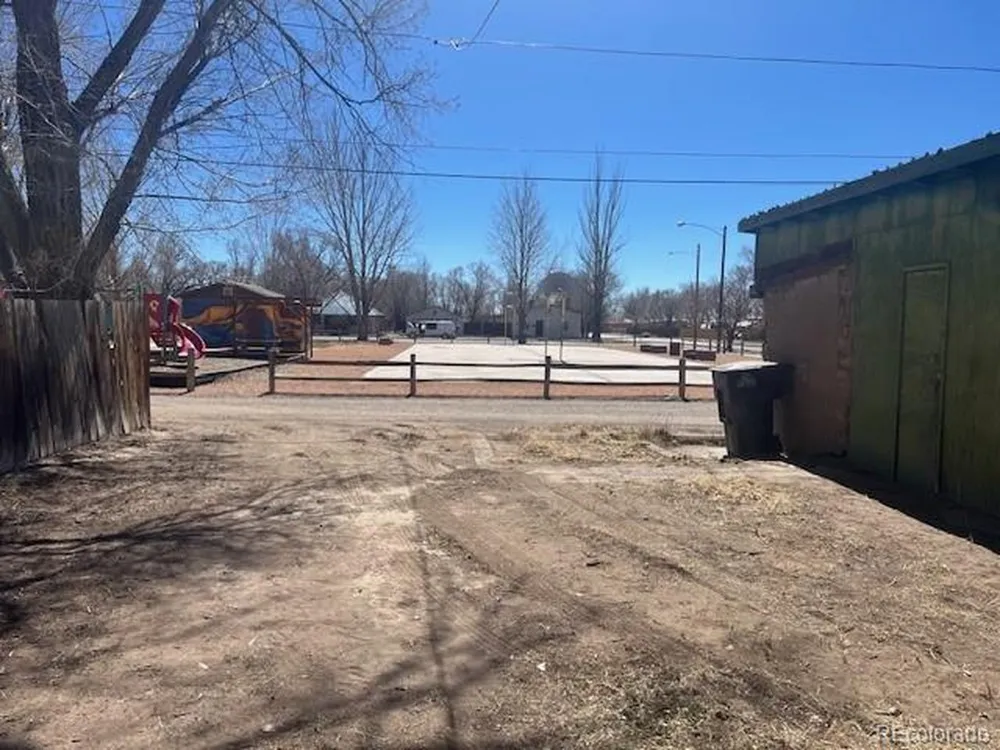 922 8th Street Alamosa, CO 81101