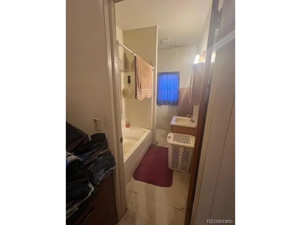 922 8th Street Alamosa, CO 81101