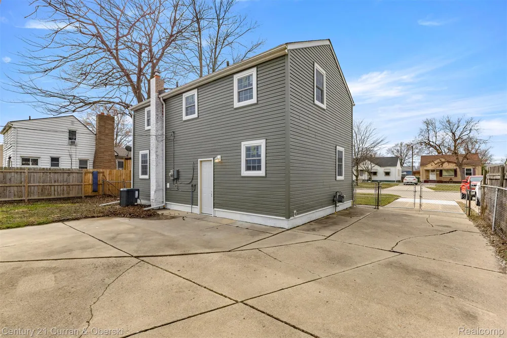 13367 Fordline Street Southgate City, MI 48195