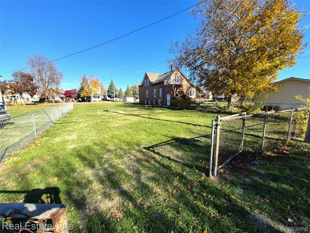 505 Forest Street Wyandotte City, MI 48192