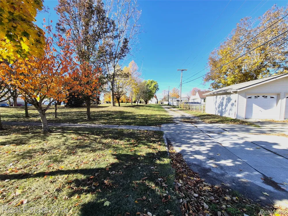505 Forest Street Wyandotte City, MI 48192