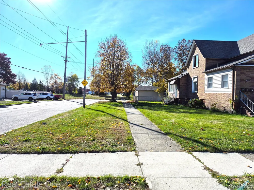 505 Forest Street Wyandotte City, MI 48192