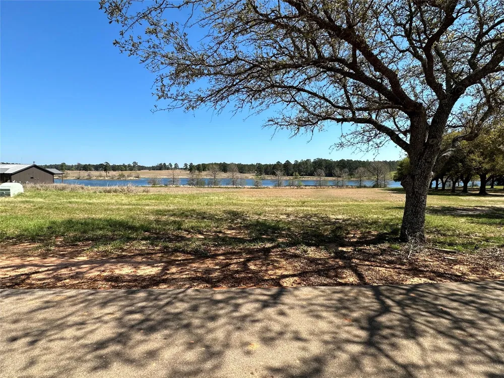 46 Lakeland Drive Hillister, TX 77624