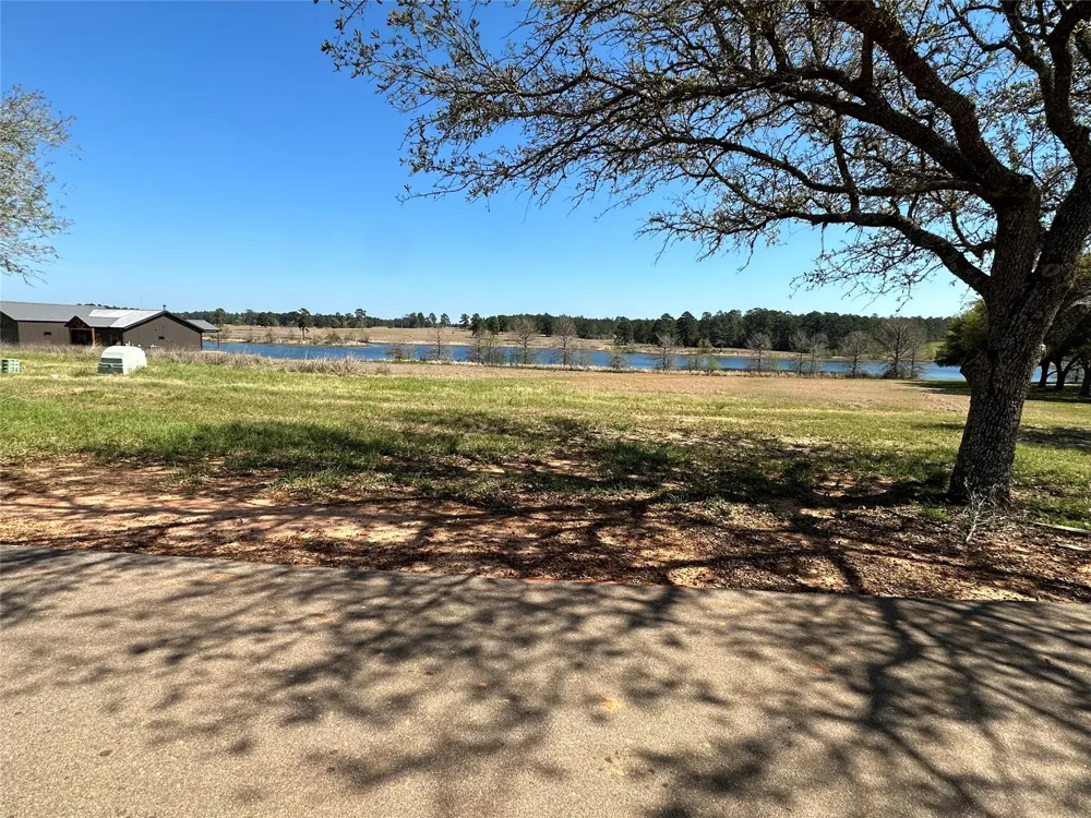 46 Lakeland Drive Hillister, TX 77624