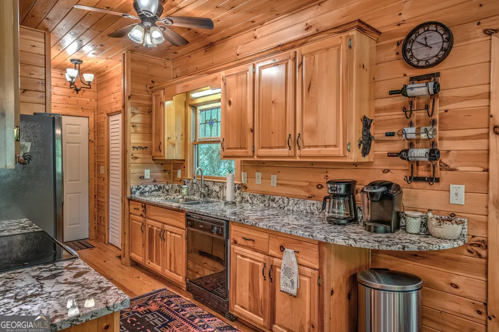 88 Cumberland LN Epworth, GA 30541