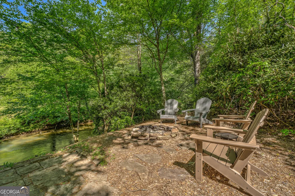 88 Cumberland LN Epworth, GA 30541