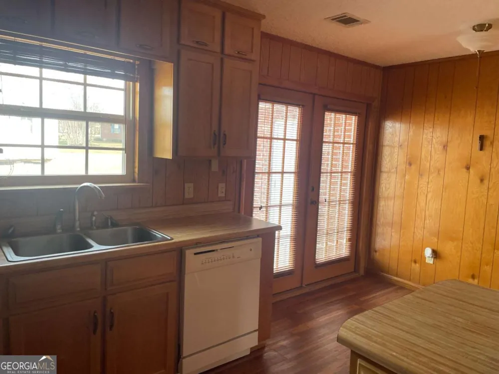 109 Lincoln DR Glennville, GA 30427