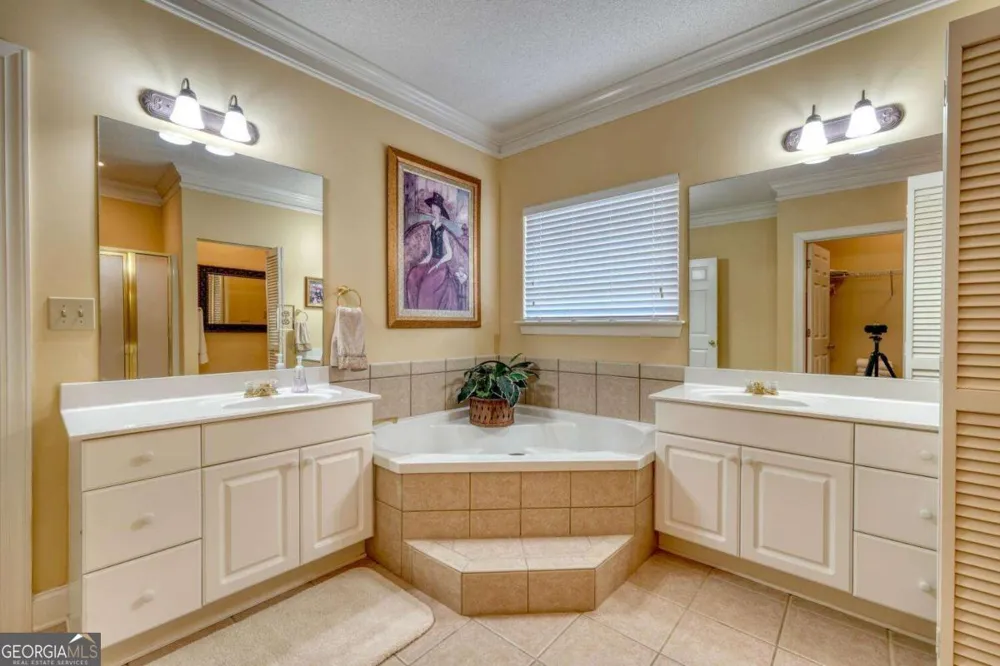 94 Gleneagle CT Clayton, GA 30525