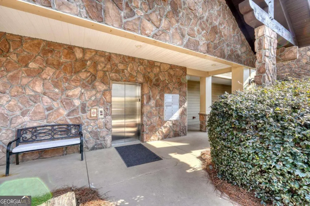 94 Gleneagle CT Clayton, GA 30525