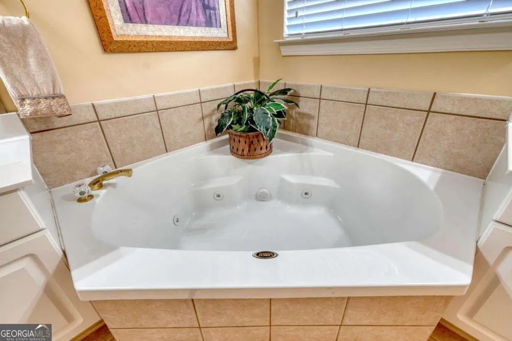 94 Gleneagle CT Clayton, GA 30525