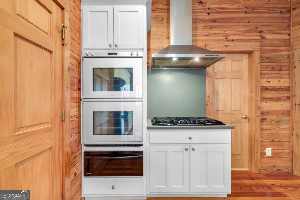1233 Tame Turkey RD Lakemont, GA 30552