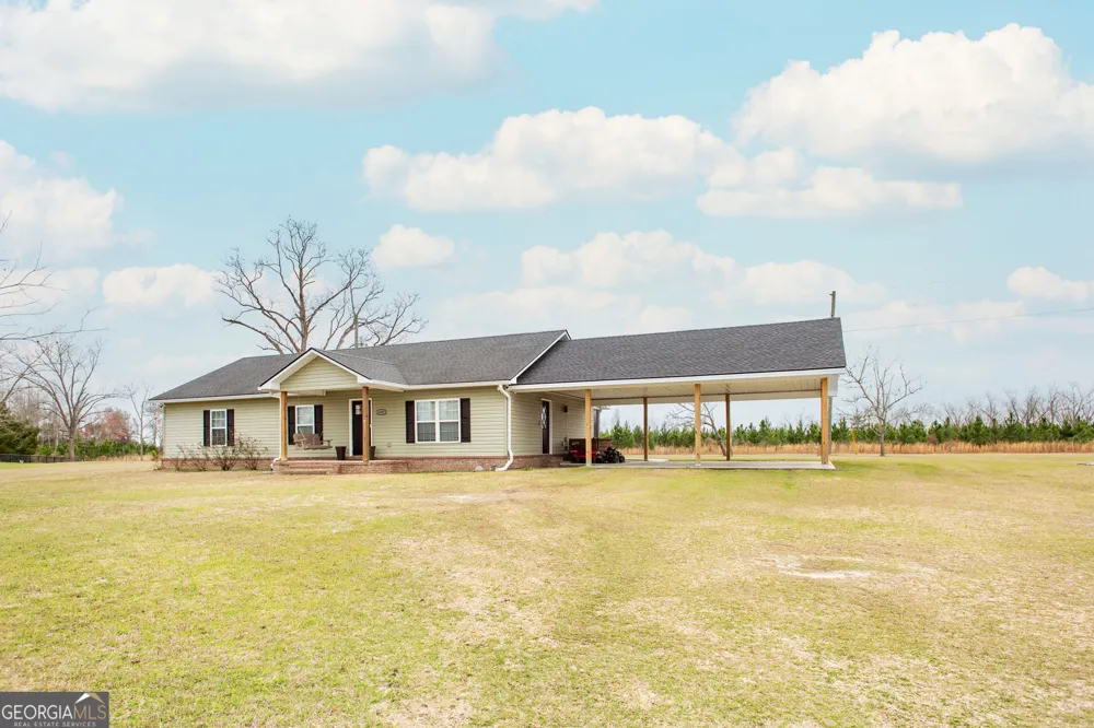 4697 Effie Sweat LN Waycross, GA 31503