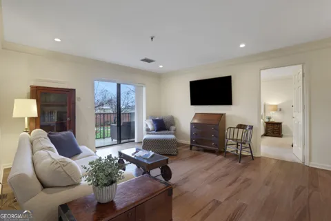 300 Johnson Ferry RD NE