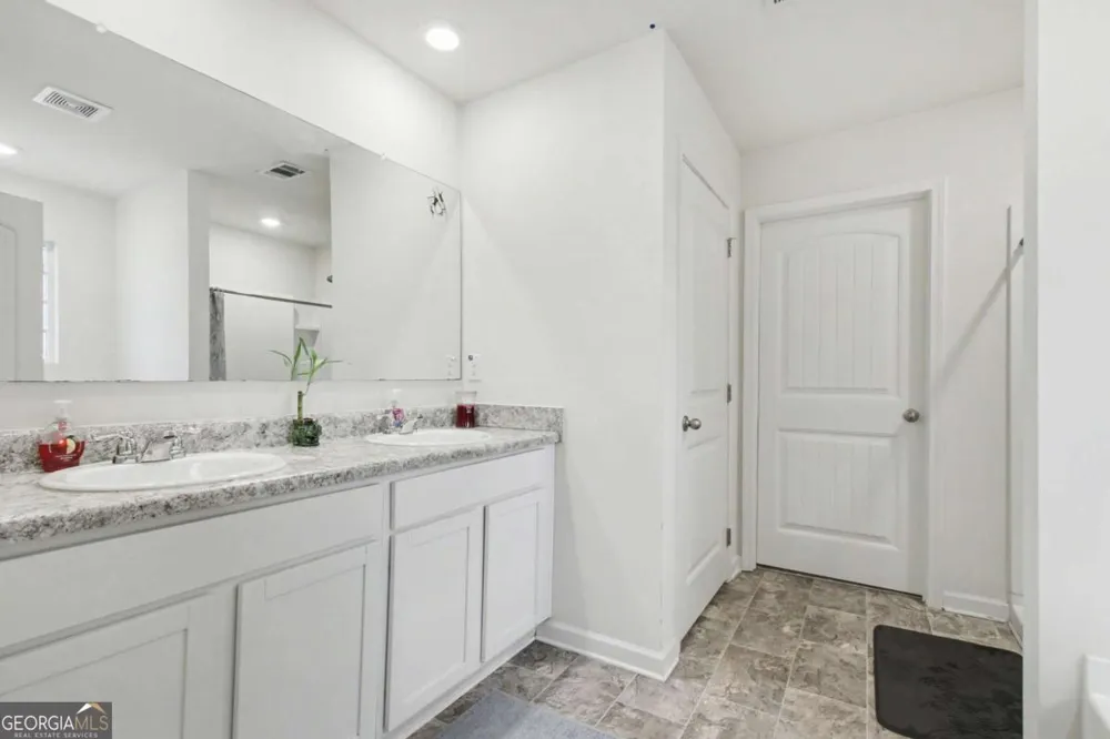 367 Hughes LN Pendergrass, GA 30567