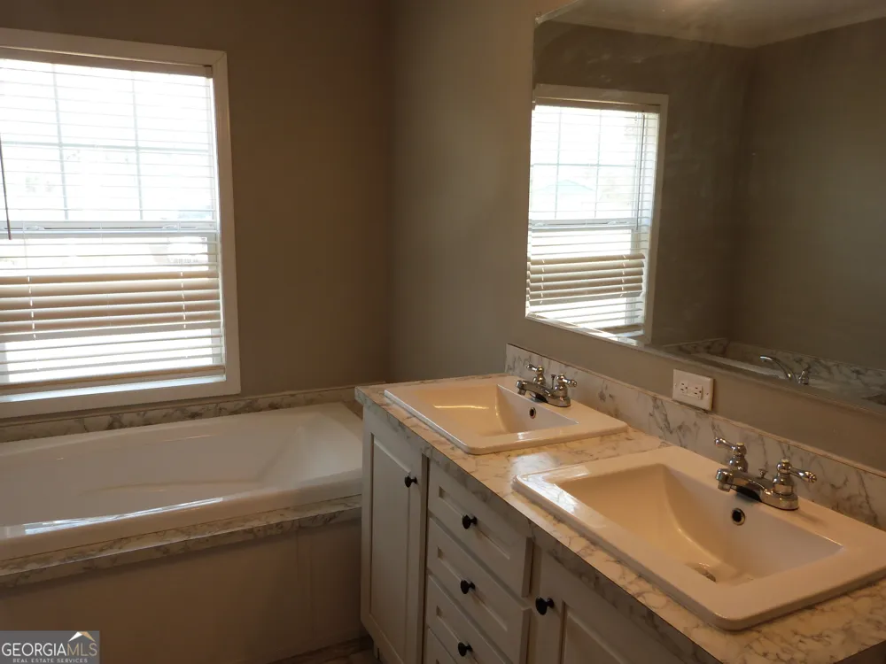 116 1st AVE Twin City, GA 30471