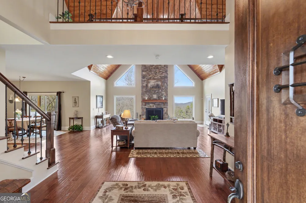 421 Hickory Nut Mtn Tallulah Falls, GA 30573