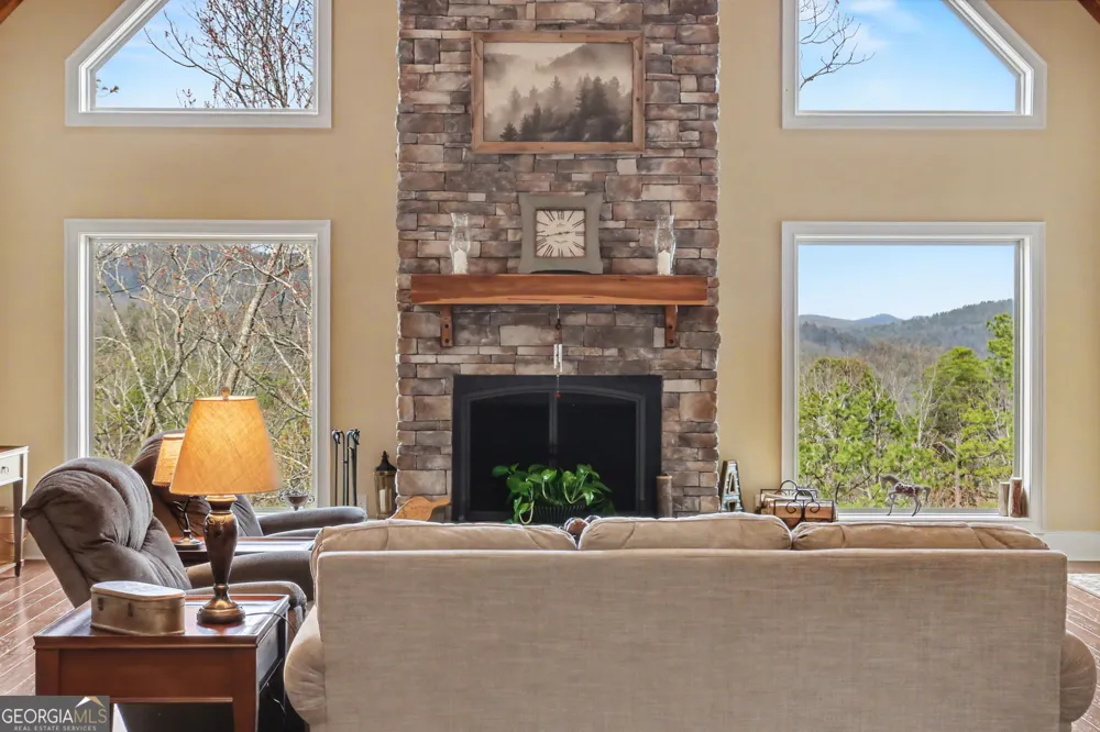 421 Hickory Nut Mtn Tallulah Falls, GA 30573