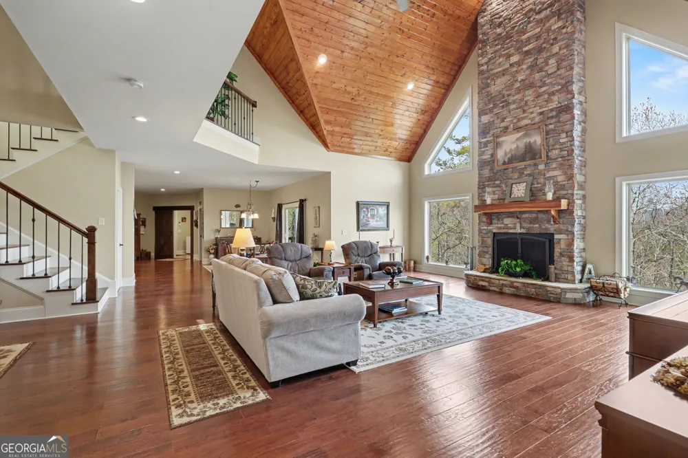 421 Hickory Nut Mtn Tallulah Falls, GA 30573