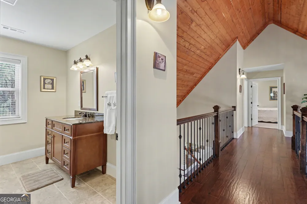 421 Hickory Nut Mtn Tallulah Falls, GA 30573