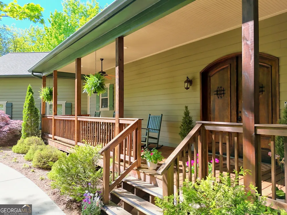 421 Hickory Nut Mtn Tallulah Falls, GA 30573