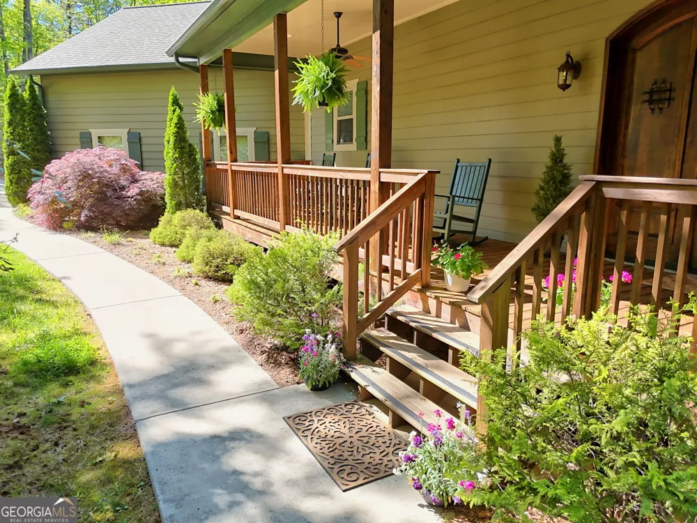 421 Hickory Nut Mtn Tallulah Falls, GA 30573