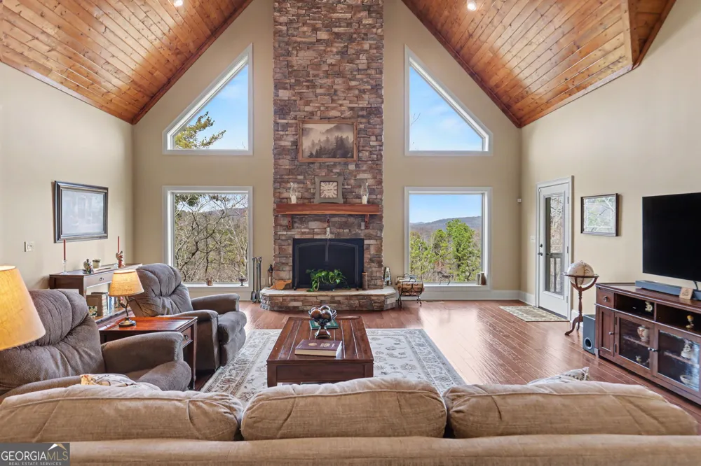 421 Hickory Nut Mtn Tallulah Falls, GA 30573