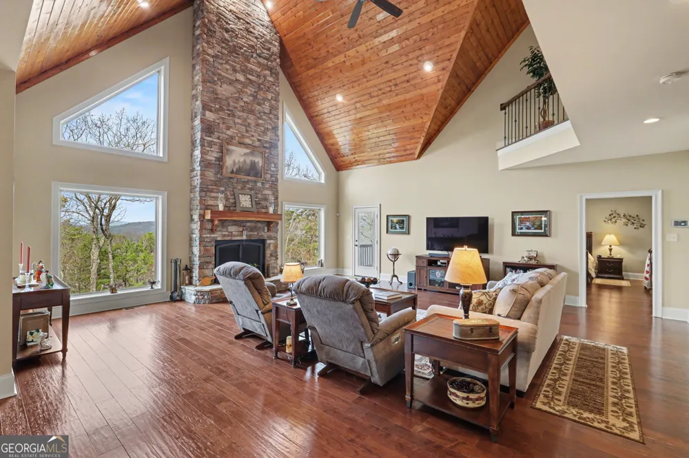 421 Hickory Nut Mtn Tallulah Falls, GA 30573