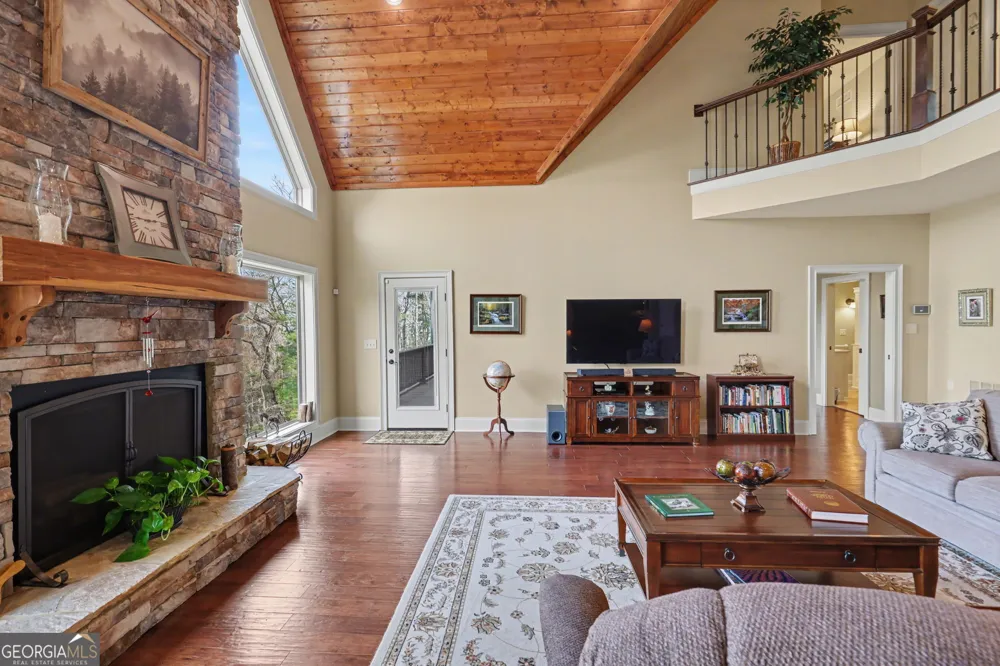 421 Hickory Nut Mtn Tallulah Falls, GA 30573