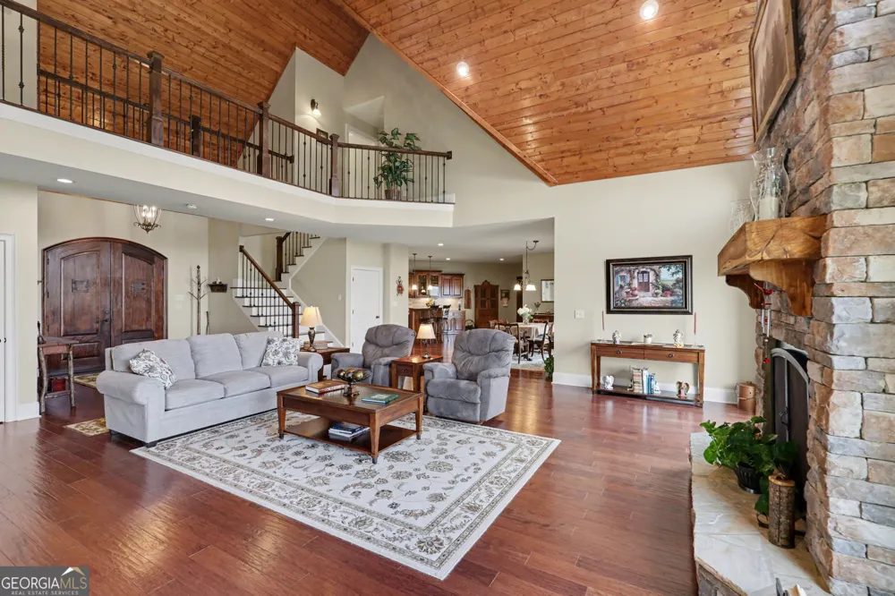 421 Hickory Nut Mtn Tallulah Falls, GA 30573