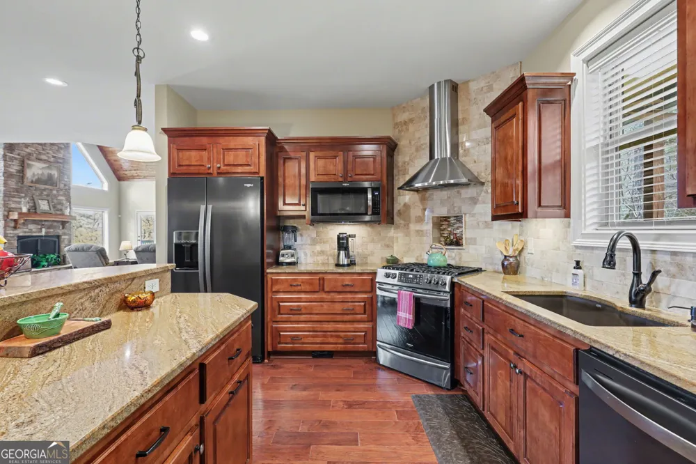 421 Hickory Nut Mtn Tallulah Falls, GA 30573