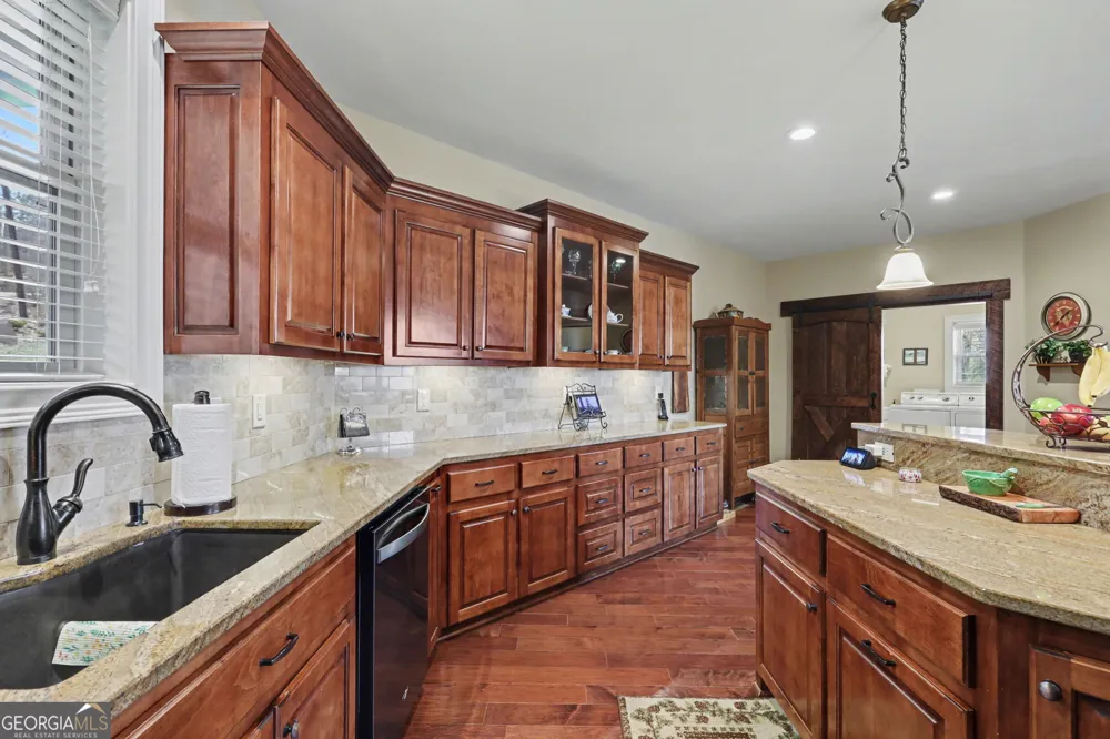 421 Hickory Nut Mtn Tallulah Falls, GA 30573