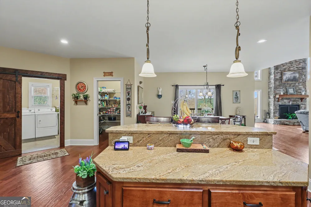 421 Hickory Nut Mtn Tallulah Falls, GA 30573