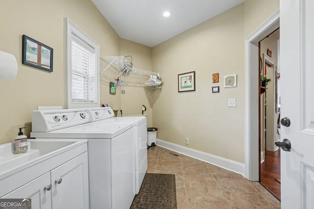421 Hickory Nut Mtn Tallulah Falls, GA 30573