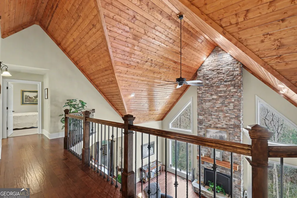 421 Hickory Nut Mtn Tallulah Falls, GA 30573