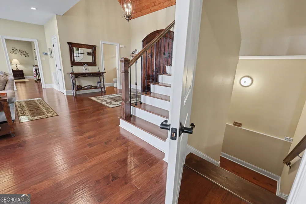 421 Hickory Nut Mtn Tallulah Falls, GA 30573